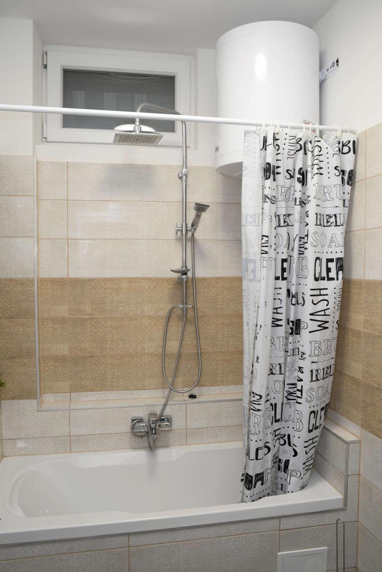Berzsenyi Breeze Apartament *